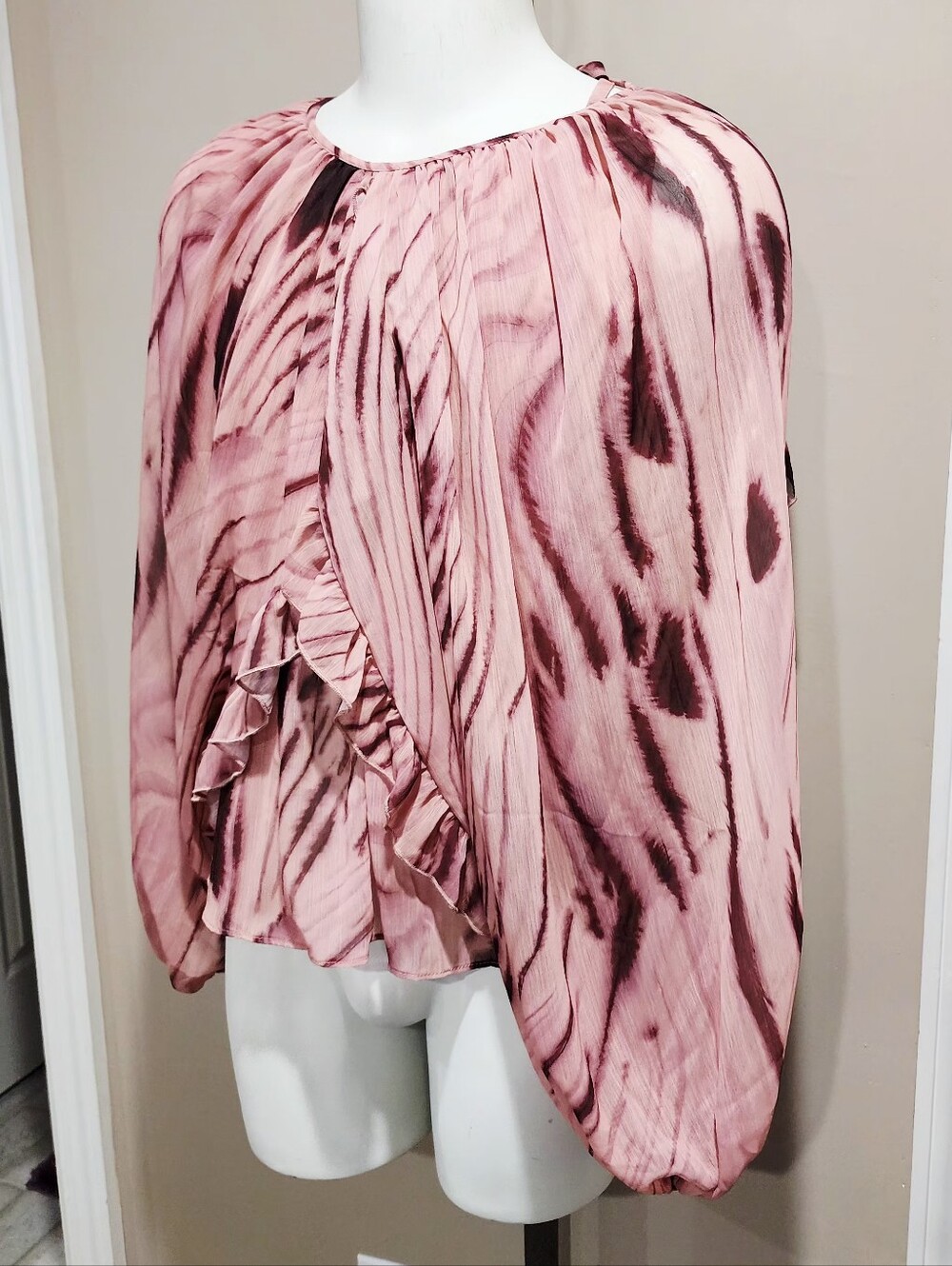 NWOT ASOS DESIGN Ruffle Detail Cape Sleeve Chiffon Top Size 14